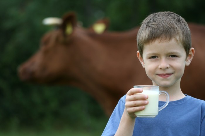 photo_fotolia_Petit_garcon_qui_boit_du_lait